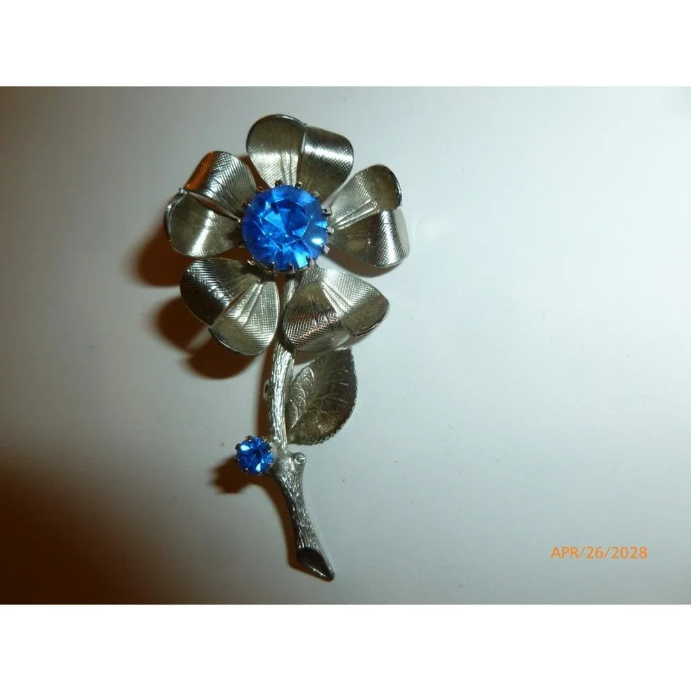 Vintage Silver‎ Tone Blue Rhinestone Flower Brooch Textured Petal Floral Pin